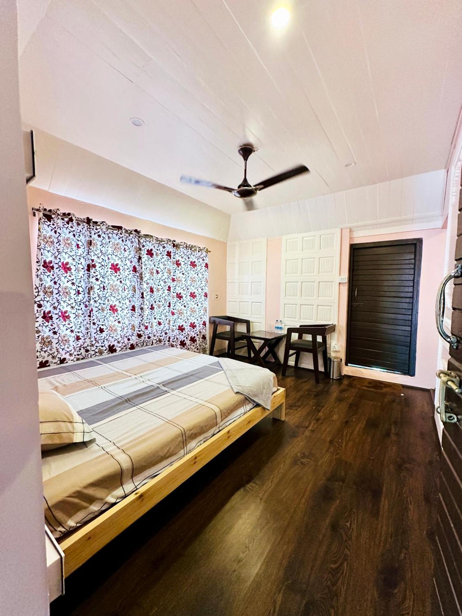 The Chinar Retreat Hut Hotell Srīnagar Eksteriør bilde